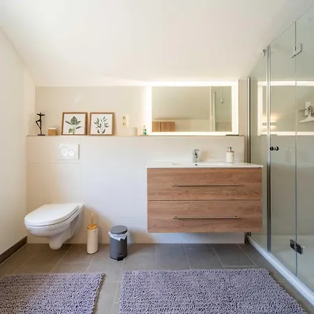 Seeblick-dachgeschoss In Historischer Zentral 4 Pax * Schwerin (Mecklenburg-Vorpommern)