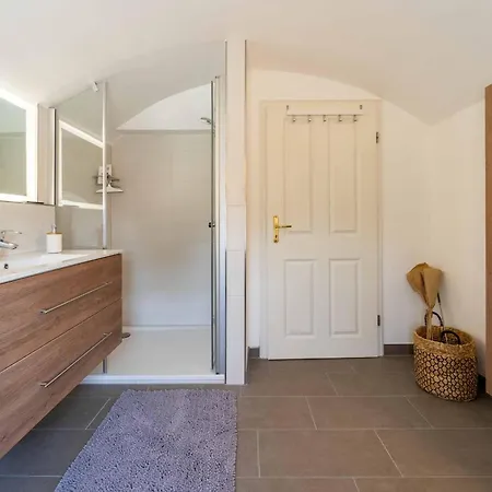 Seeblick-dachgeschoss In Historischer Zentral 4 Pax Apartment