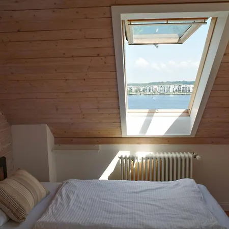 Seeblick-dachgeschoss In Historischer Zentral 4 Pax Apartment