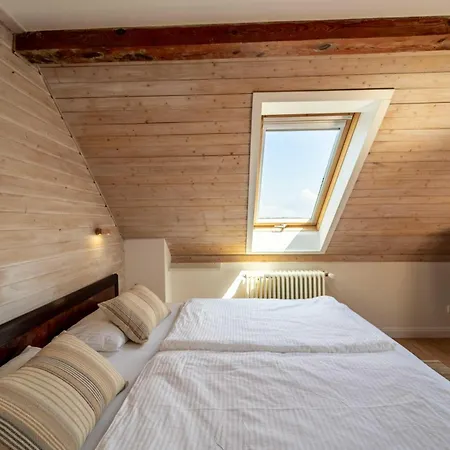 Apartment Seeblick-dachgeschoss In Historischer Zentral 4 Pax