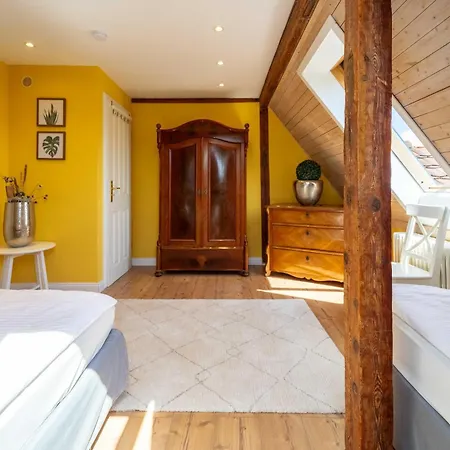 Seeblick-dachgeschoss In Historischer Zentral 4 Pax