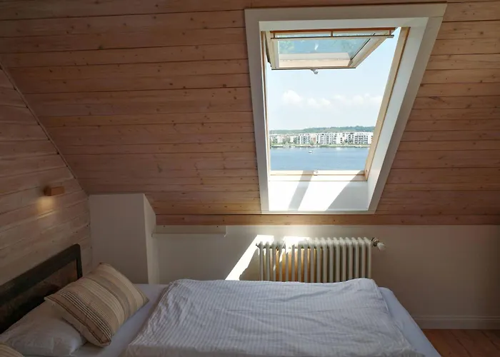 Seeblick-dachgeschoss In Historischer Zentral 4 Pax Appartamento